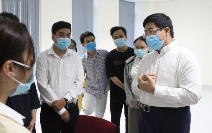 Sinh viên ĐH Y Dược TP.HCM ngưng về quê đón Tết, tình nguyện ở lại chống dịch Ảnh 2