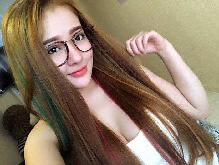 Nhan sắc của cô nàng ngày càng khác lạ nhận không ra