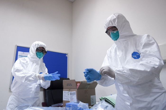 Trường hợp mắc COVID-19 tại Hà Nội mới đây là bé trai 2 tháng tuổi, con của bệnh nhân 1725 được Bộ Y tế công bố trước đó. Ảnh minh họa