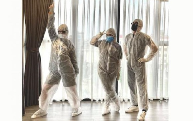 Diện full set đồ bảo hộ ra sân bay, dàn trai xinh gái đẹp tự tin khoe dáng nhưng vẫn đảm bảo an toàn Ảnh 2