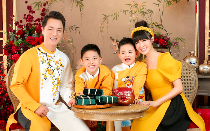 Vợ chồng Đăng Khôi - Thủy Anh rạng rỡ đón xuân, dạy con ý nghĩa ngày Tết cổ truyền Ảnh 2