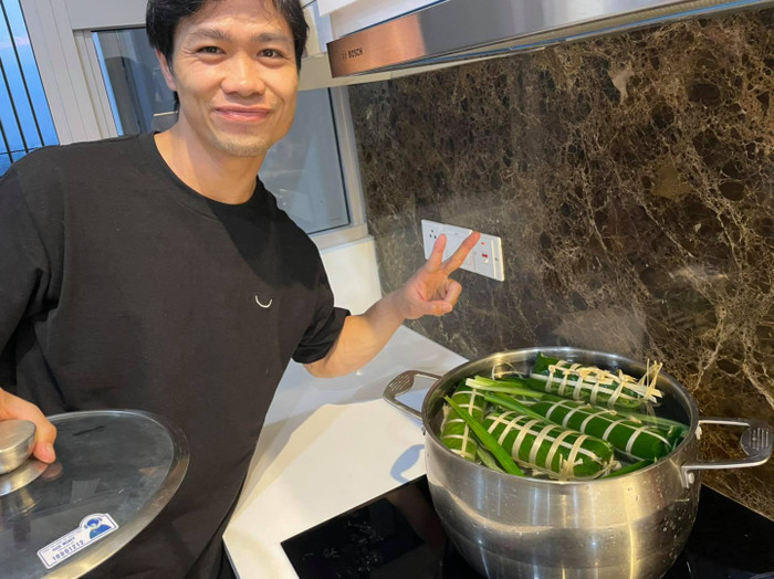 Cho vào nồi và đun bằng... bếp từ