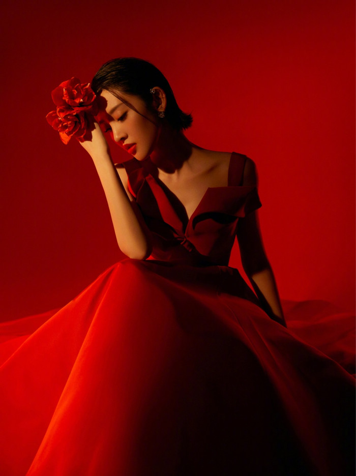 Đường Nghệ Hân quyến rũ, ngọt ngào trong bộ ảnh mừng năm mới