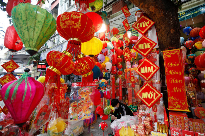 Người dân Việt Nam vẫn luôn tìm kiếm những lời yêu thương, câu chúc hay nhất để dành cho nhau trong những ngày đầu năm mới 2021. (Ảnh: EPA)