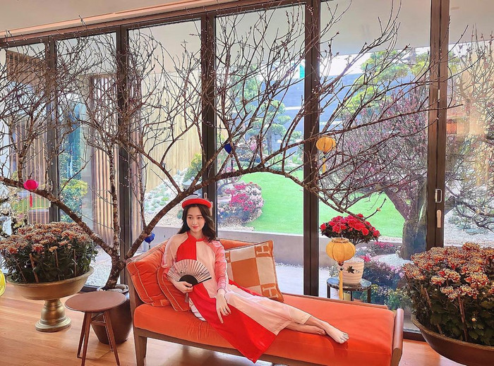 Đặng Thu Thảo đẹp nhẹ nhàng, đài các trong bộ cánh phù hợp với không khí cổ truyền của ngày Tết dân tộc.