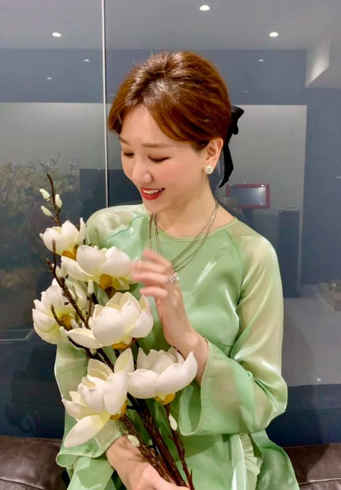 Sau khi chia sẻ, những hình ảnh của Hari Won đã nhận được vô số lượt yêu thích và lời khen ngợi từ mọi người