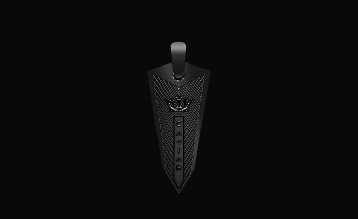 Rẻ nhất trong bộ sưu tập 'Chiến binh' từ Caviar là mảnh bùa hộ mệnh 'Caviar Warrior Pendants Assassin' có giá 450 USD, tượng trưng cho lòng dũng cảm và kiên cường.