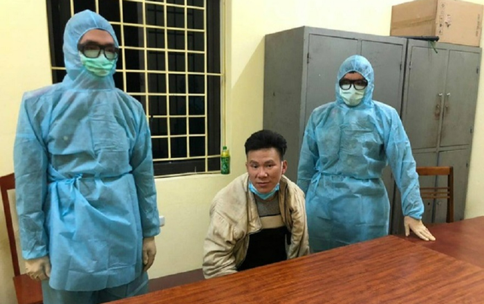 Bắt đối tượng trốn truy nã gần 1 năm khi về nhà ăn Tết Ảnh 2