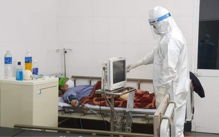 Nữ bác sĩ 3 lần hoãn cưới, xung phong vào khu cách ly điều trị cho bệnh nhân COVID-19 Ảnh 2