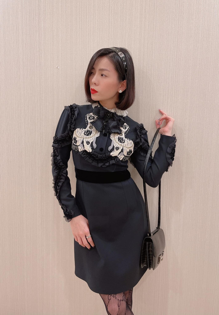 Dù đã sang ngưỡng U40 thế nhưng 'nữ hoàng phòng trà' vẫn khiến bao cô gái ghen tị vì nhan sắc xinh đẹp, trẻ trung đặc biệt là vóc dáng nuột nà như gái mười tám.