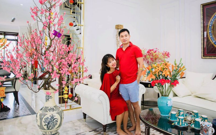 MC Vân Hugo tình tứ khoe ảnh đón Tết cùng bạn trai, dân mạng xuýt xoa ngưỡng mộ Ảnh 2