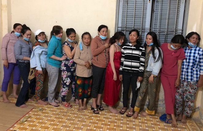 Nhóm người tham gia đánh bạc bị bắt quả tang