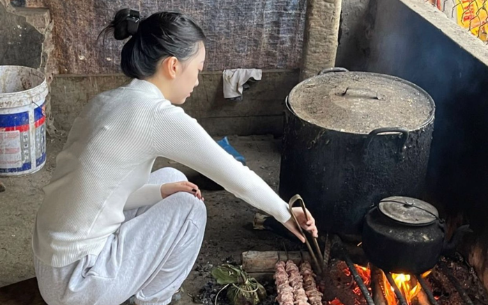 Chỉ với hành động này, bạn gái Hà Đức Chinh được cư dân mạng khen nức nở là 'dâu đảm' Ảnh 2