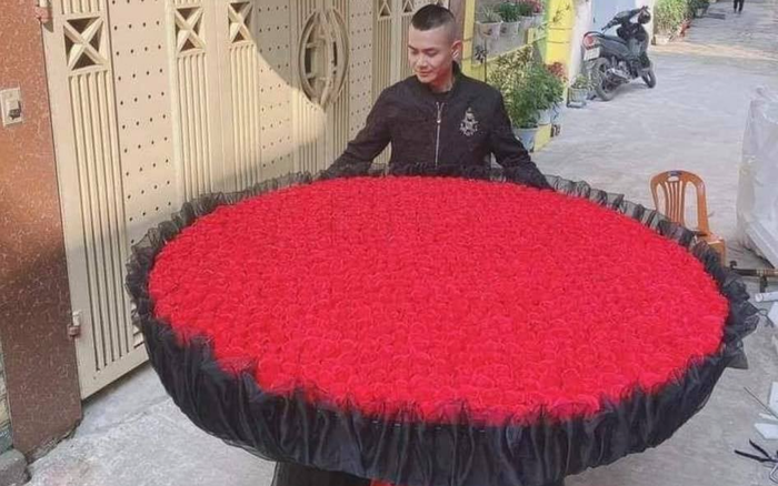 Ôm 999 đóa hồng đi tỏ tình ngay mùng 3 tết, chàng thanh niên Nghệ An 'gây bão' mạng xã hội Ảnh 2