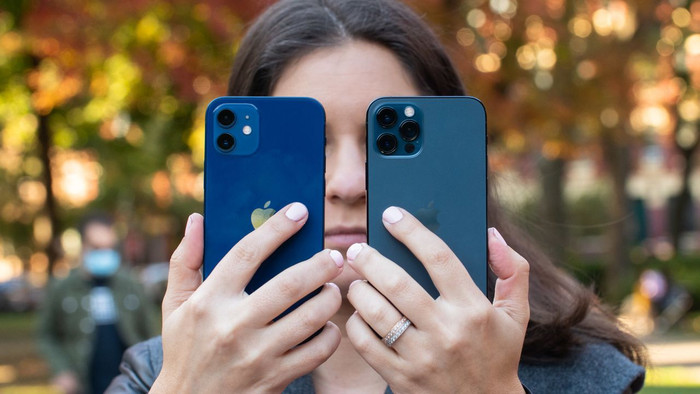 iPhone 13 không có nhiều thay đổi về thiết kế. Ảnh: WSJ