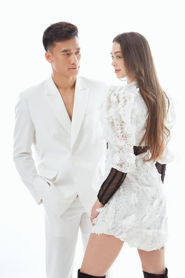 Hình ảnh chàng thủ môn quốc dân nhìn bạn gái đầy đắm đuối (Ảnh chụp Facebook nhân vật)