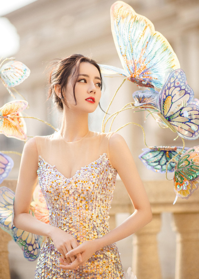 Địch Lệ Nhiệt Ba không muốn quay lại tuổi 18 Ảnh 1