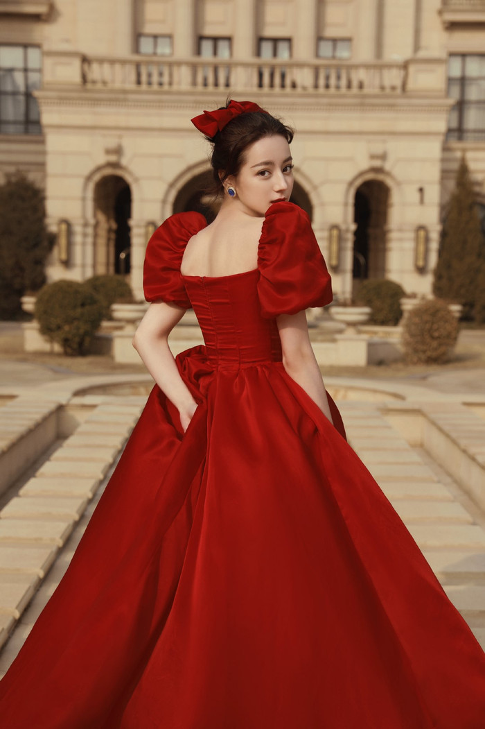 Địch Lệ Nhiệt Ba không muốn quay lại tuổi 18 Ảnh 6