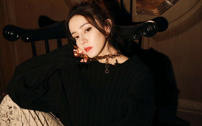 Địch Lệ Nhiệt Ba không muốn quay lại tuổi 18 Ảnh 2