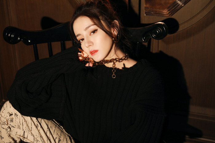 Địch Lệ Nhiệt Ba không muốn quay lại tuổi 18 Ảnh 4