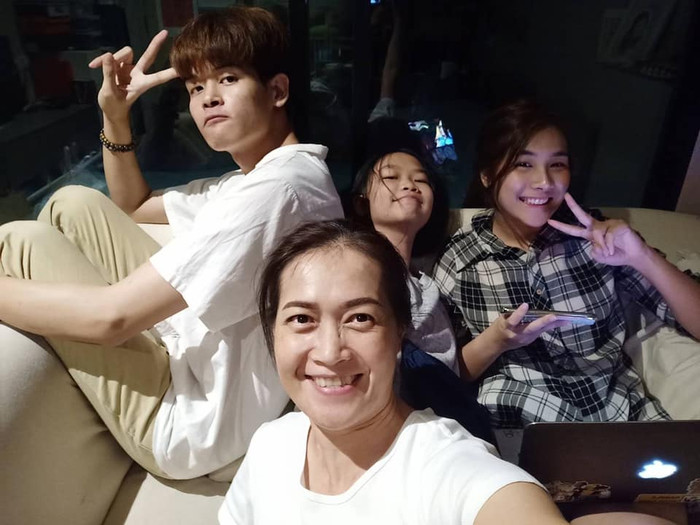 Hình ảnh gia đình của Á hậu Namon