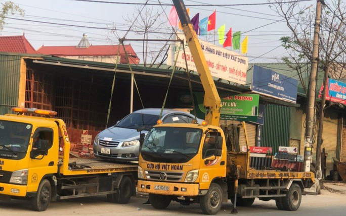 Không chấp nhận đo nồng độ cồn, tài xế ô tô không bằng lái còn livestream trên Facebook Ảnh 2