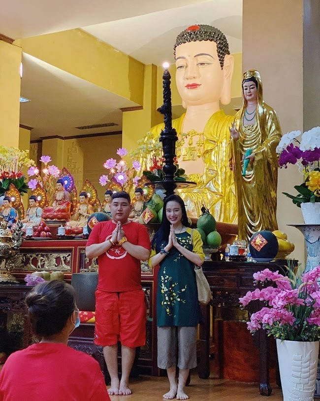 Không cần cầu kỳ, cô nàng chinh phục các fan bằng sự nhẹ nhàng, thân thiện. 