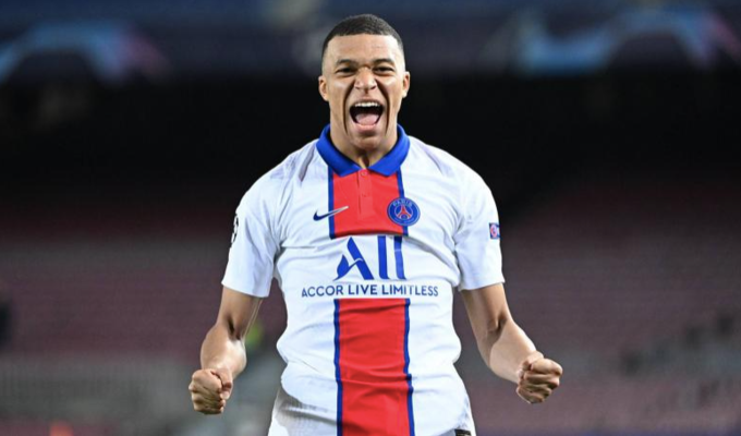 Mbappe lập hat-trick vào lưới Barca giúp PSG đặt một chân ở vòng tứ kết Champions League 2020/21.