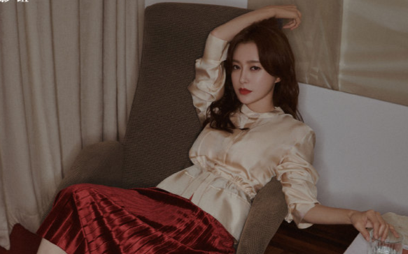 'Phú Sát Hoàng hậu' Tần Lam hẹn hò với trai trẻ trong phim mới Ảnh 2