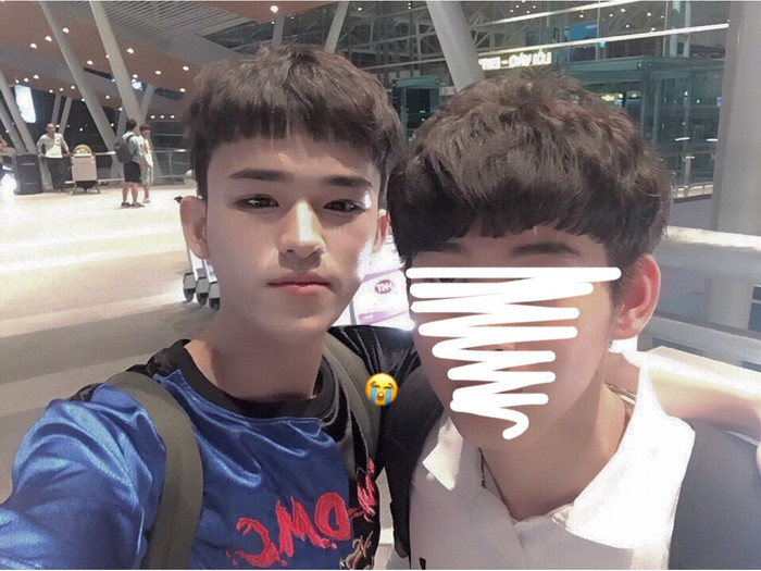 Hình ảnh Trần Đức Bo tiễn người bạn trai tại sân bay lần cuối (Ảnh chụp từ Facebook nhân vật)