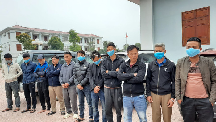Các đối tượng tụ tập đánh bạc dưới hình thức 'đá gà' ăn tiền