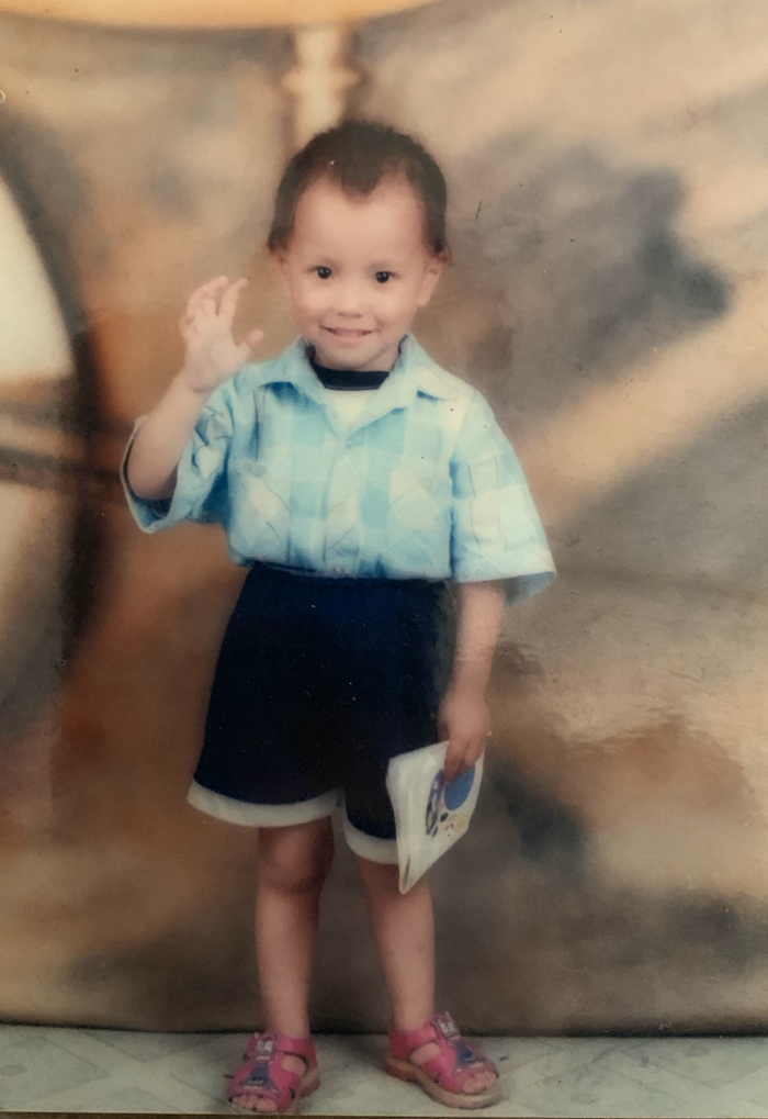 Trương Giai Cảng được cụ bà Đường Tài Anh nuôi nấng từ lúc lọt lòng.