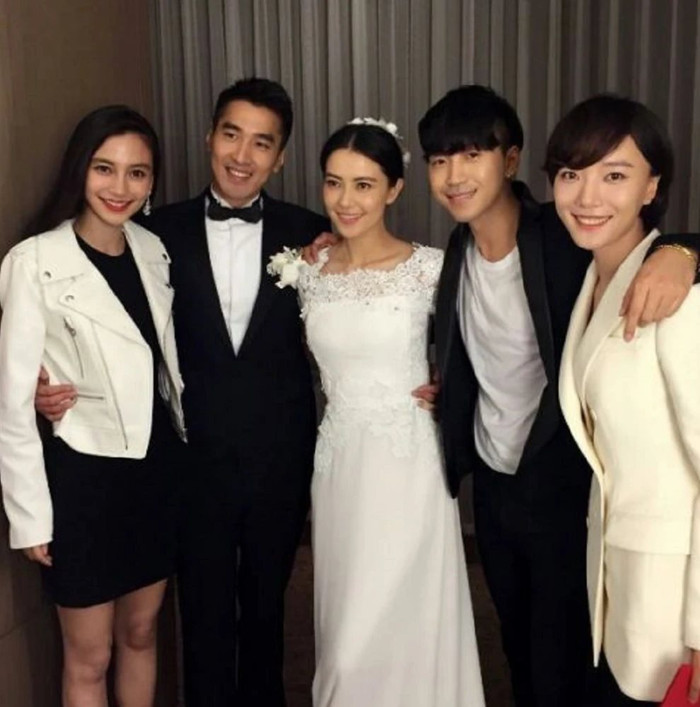 Thực tế đây chỉ là hình của Angelababy và Hàn Hỏa Hỏa khi họ cùng đến đám cưới của Cao Viên Viên.