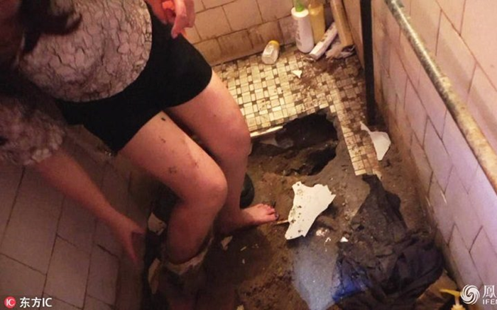 Cô gái phải ngủ trong toilet, uống nước máy sau khi bị mắc kẹt hơn 30 giờ đúng ngày đầu năm mới Ảnh 2