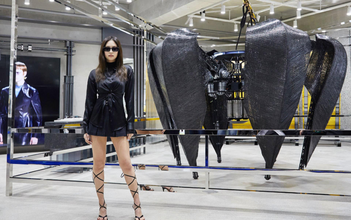 Jennie Black Pink chất phát ngất trong cây đồ all black khiến fan ngã gục Ảnh 2