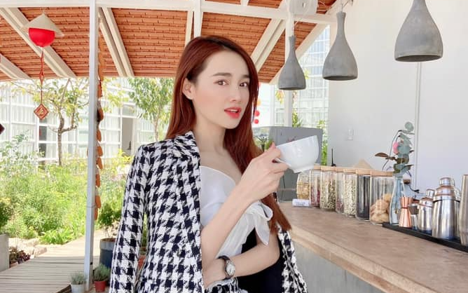 Sau 7 ngày Tết được chồng chăm tận răng, Nhã Phương 'xin' được dừng ăn để giữ dáng Ảnh 2