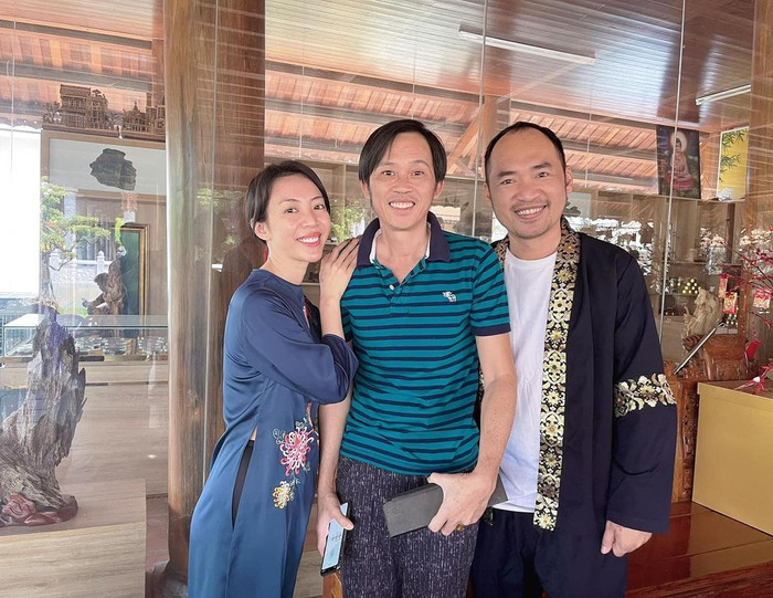 Đầu năm, Thu Trang - Tiến Luật cùng hội sao Việt đến đền thờ Tổ thăm NS Hoài Linh, tưởng nhớ NS Chí Tài Ảnh 1