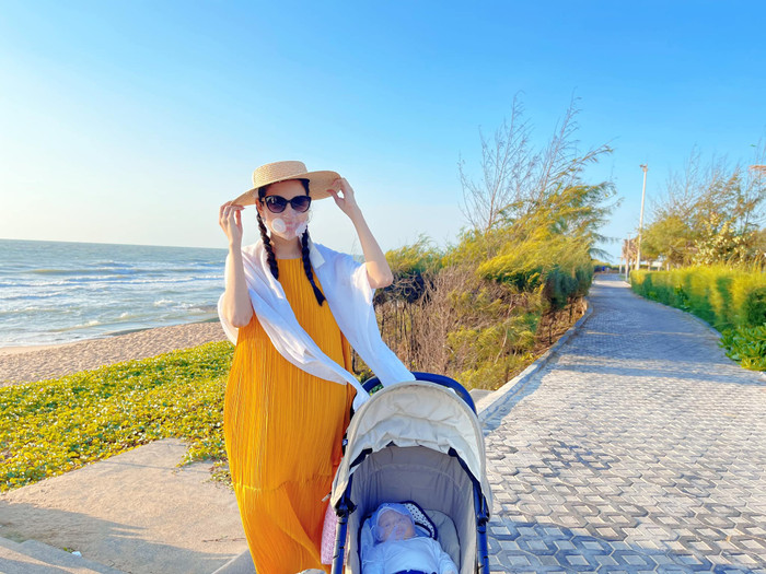 Chia sẻ về việc trở thành 'mẹ bỉm sữa', Thúy Vân hạnh phúc nói: 'Làm mẹ có vẻ hợp với mình, ai cũng khen đẹp hơn và tự mình cũng thấy hạnh phúc hơn, nên sẽ cố gắng phát huy'