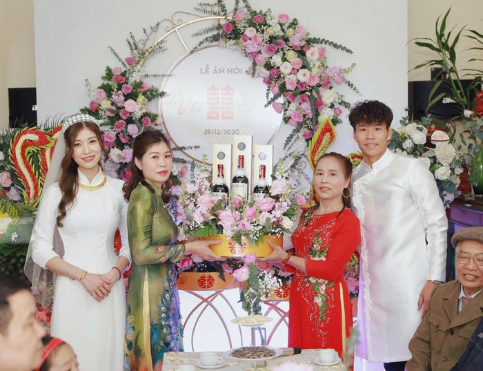 Vợ mới cưới của cầu thủ Văn Dũng bất ngờ nằm trong danh sách ưu tiên tiêm vaccine COVID-19 Ảnh 4