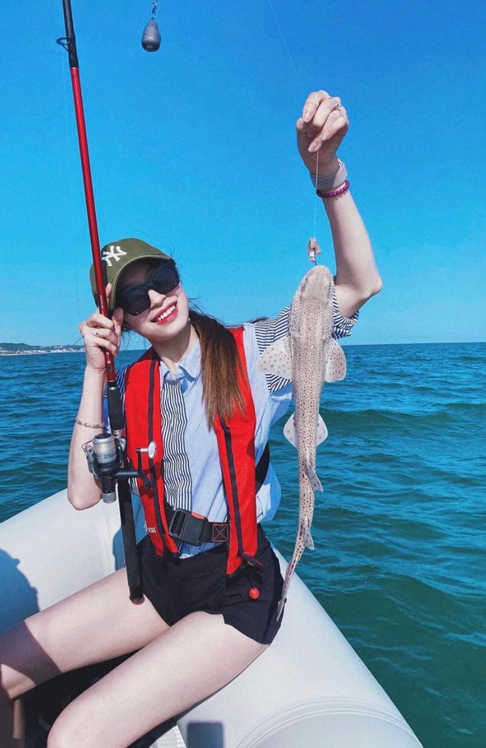 Vợ mới cưới của cầu thủ Văn Dũng bất ngờ nằm trong danh sách ưu tiên tiêm vaccine COVID-19 Ảnh 3