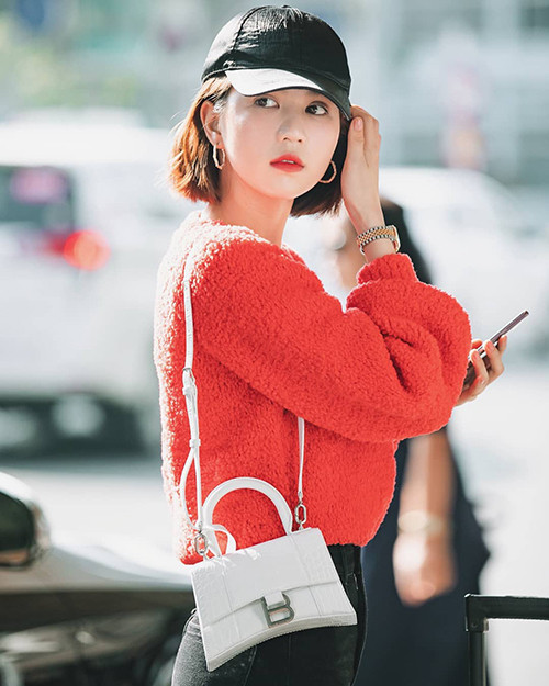 Ngọc Trinh xuống phố cuối tuần với áo sweater điệu đà, fan tấm tắc không cần hở vẫn đẹp mĩ mãn Ảnh 5