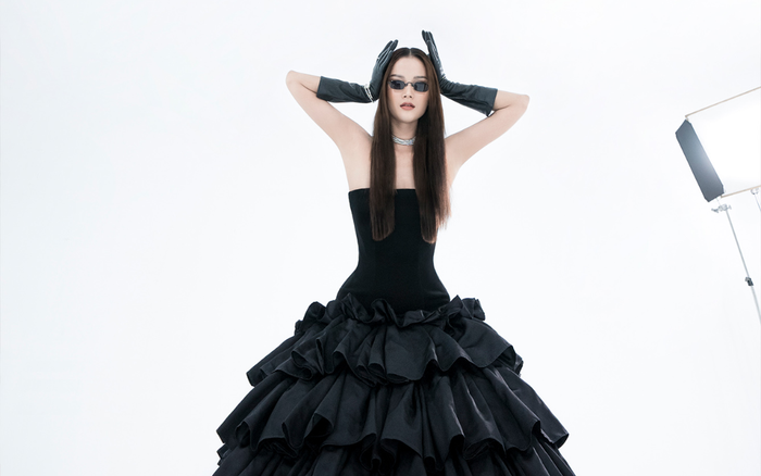 NTK Trần Hùng ra mắt BST tại London Fashion Week, chỉ dùng một người mẫu duy nhất Ảnh 2