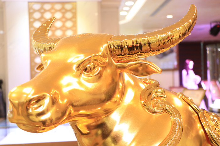 Bảo vật “Kim Ngưu Vương Bảo” được đặt trang trọng trong ngày Vía Thần tài để khách hàng thoả sức được trải nghiệm, check-in. Bảo vật truyền tải trọn vẹn ý nghĩa của hình tượng con trâu mang ước vọng con người về sự nghiệp phát triển vững bền, cuộc sống đủ đầy.