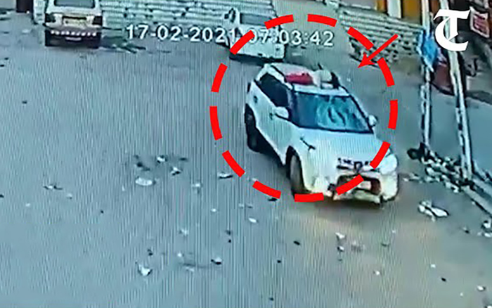 Clip: Va chạm với xe đạp, tài xế chở nạn nhân nằm trên nóc ô tô bỏ chạy 10km Ảnh 2