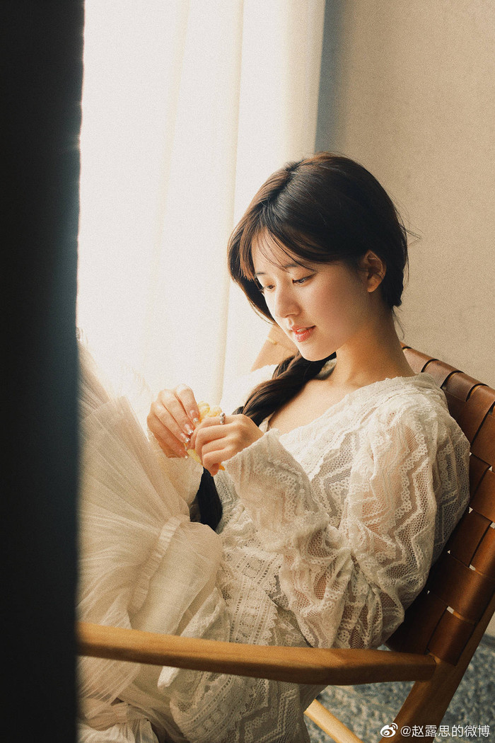 Triệu Lộ Tư - Cúc Tịnh Y: Ai mới thực sự là 'Nàng thơ' Hoa ngữ? Ảnh 14