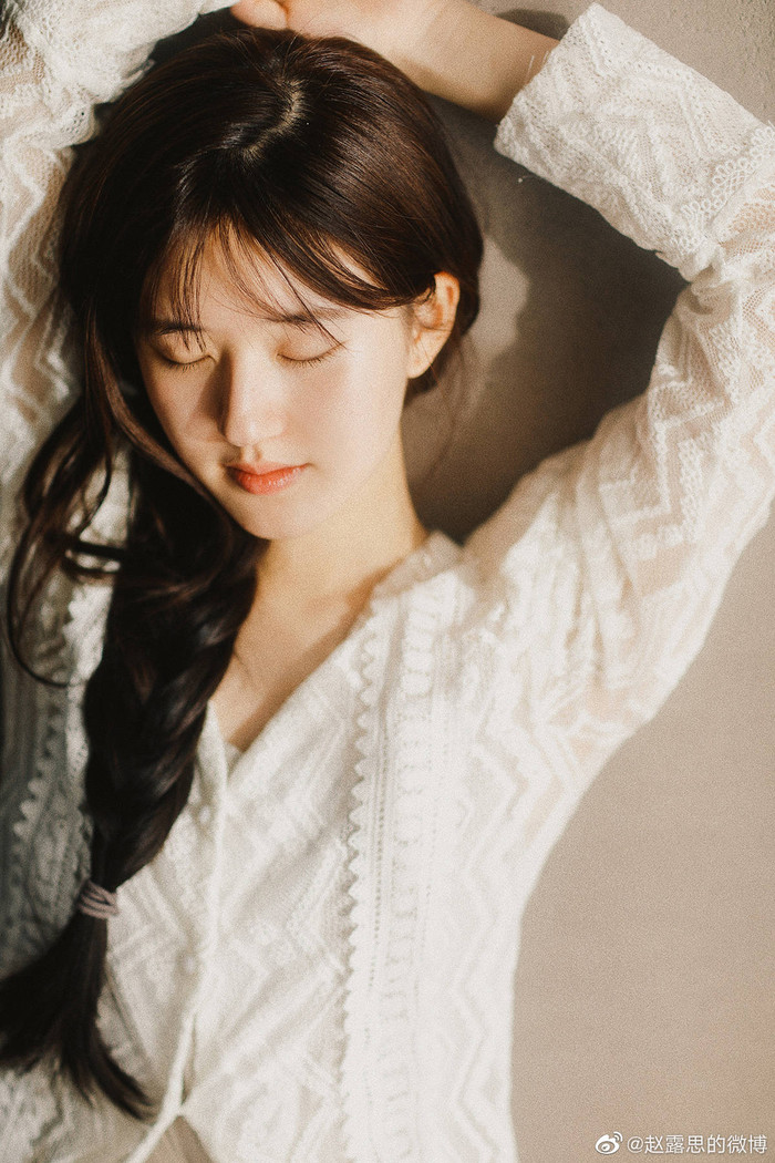 Triệu Lộ Tư - Cúc Tịnh Y: Ai mới thực sự là 'Nàng thơ' Hoa ngữ? Ảnh 16