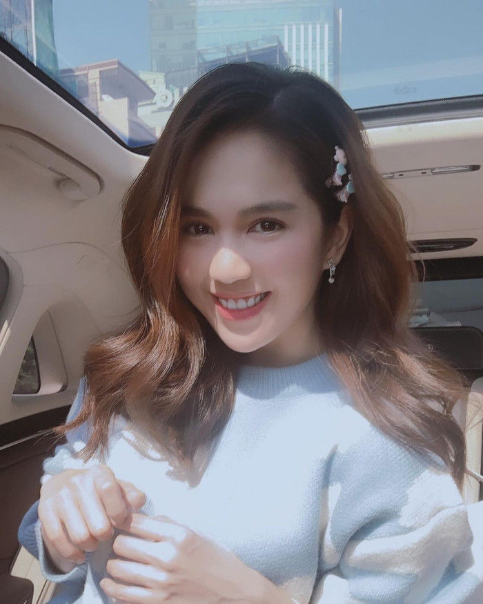Chán khoe thân, Ngọc Trinh quay lại gây mê khán giả với loạt ảnh cực ngọt ngào