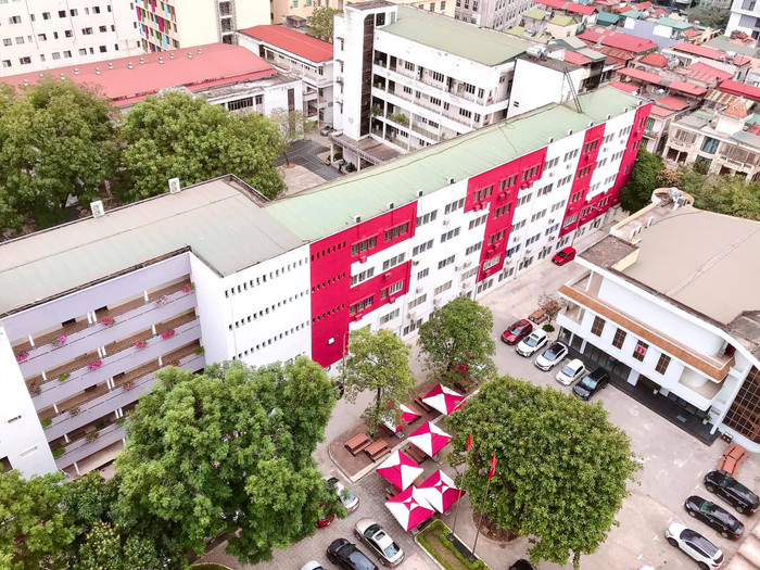 Sang chảnh như 'trường người ta', đầu tư hẳn quán cafe - bar rooftop khiến sinh viên háo hức Ảnh 9