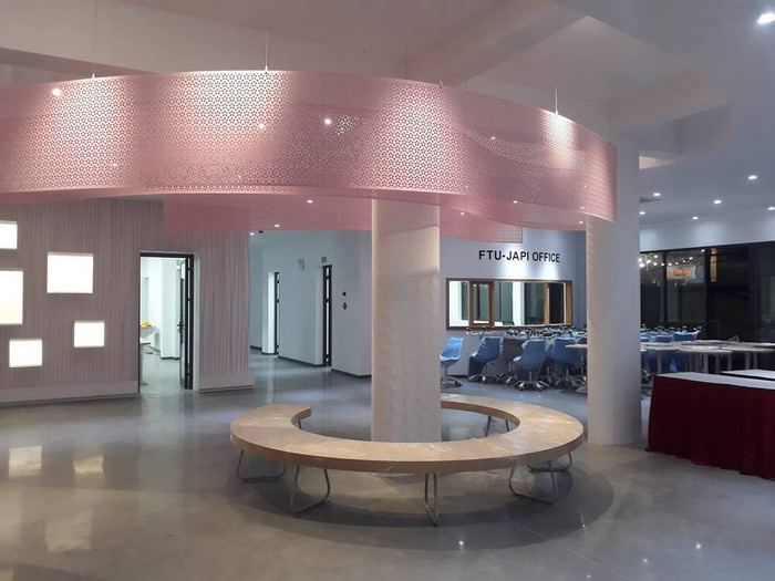 Sang chảnh như 'trường người ta', đầu tư hẳn quán cafe - bar rooftop khiến sinh viên háo hức Ảnh 8