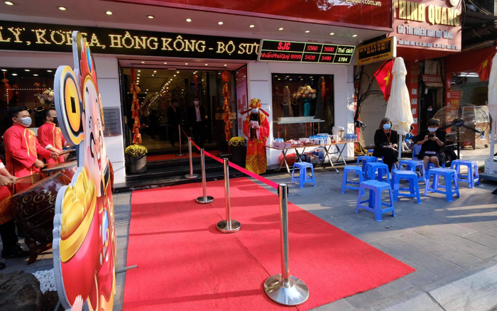 Chùm ảnh: Khung cảnh vắng vẻ, ảm đạm trong ngày vía Thần Tài năm nay Ảnh 2